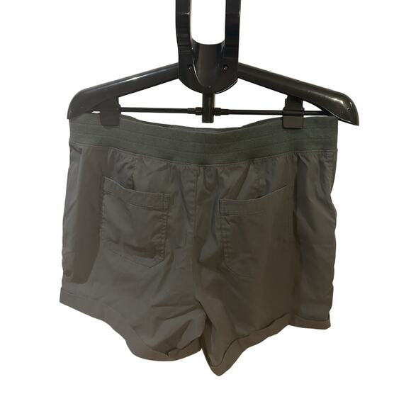 Le Verde Green Shorts Women's size XL - Picture 2 of 3